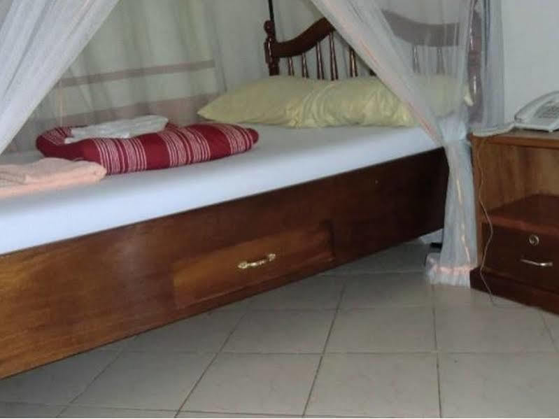 Keba Inn Lyamutundwe Екстер'єр фото